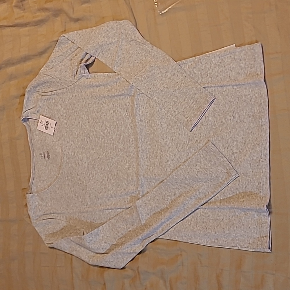 Woman's light gray long sleeve shirt. Size small